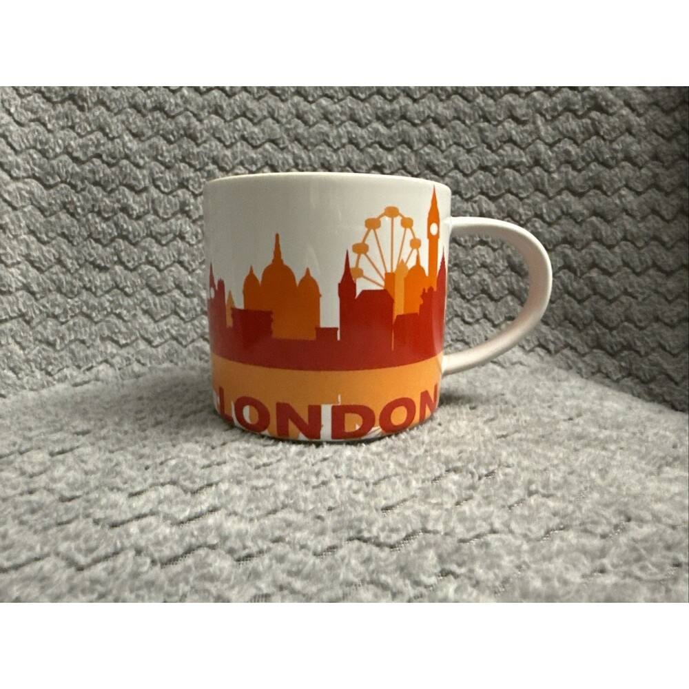 Room Essentials RE London Skyline Mug W/Interior Graphic of Telephone Booth